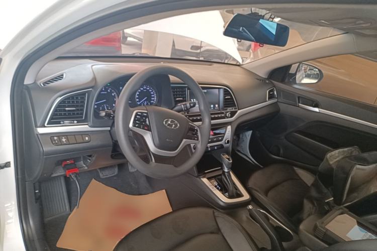 Used Hyundai Elantra (6th Generation / Lingdong) 2016 1.6L Automatic ZhiXuan – Elite Version Center Console