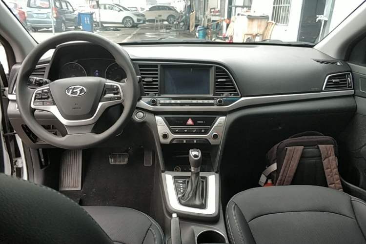 Used Hyundai Elantra (6th Generation / Lingdong) 2016 1.6L Automatic ZhiXuan – Elite Version Center Console