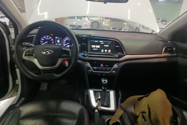 Used Hyundai Elantra (6th Generation / Lingdong) 2016 1.6L Automatic ZhiXuan – Elite Version Center Console
