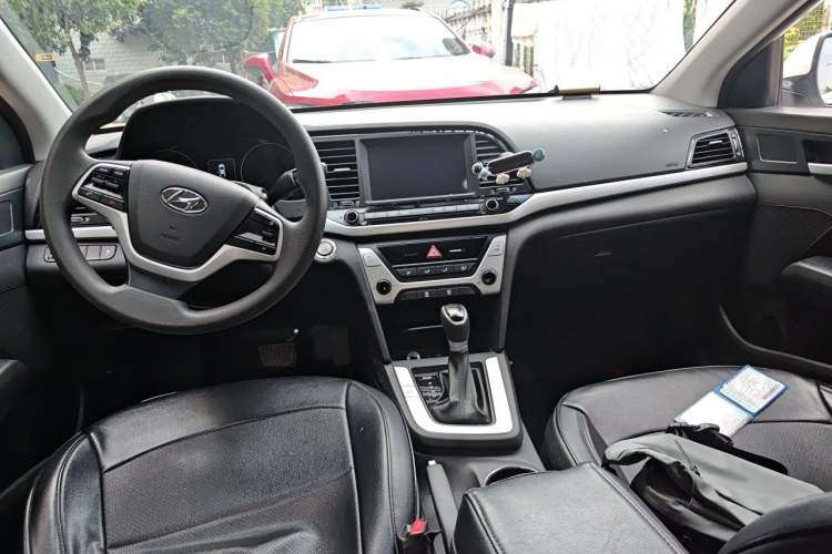 Used Hyundai Elantra (6th Generation / Lingdong) 2016 1.6L Automatic ZhiXuan – Elite Version Center Console