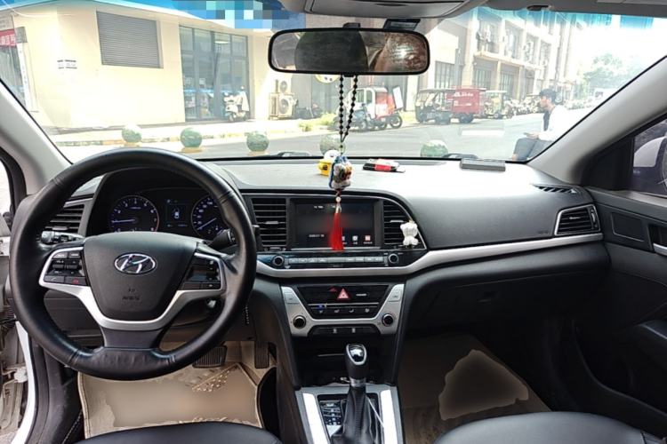 Used Hyundai Elantra (6th Generation / Lingdong) 2016 1.6L Automatic ZhiXuan – Elite Version Center Console