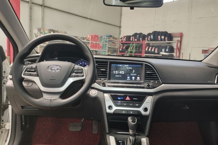Used Hyundai Elantra (6th Generation / Lingdong) 2016 1.6L Automatic ZhiXuan – Elite Version Center Console