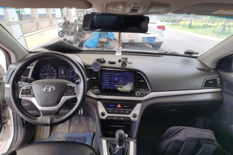 Used Hyundai Elantra (6th Generation / Lingdong) 2016 1.6L Manual ZhiXuan · Dynamic Model Center Console