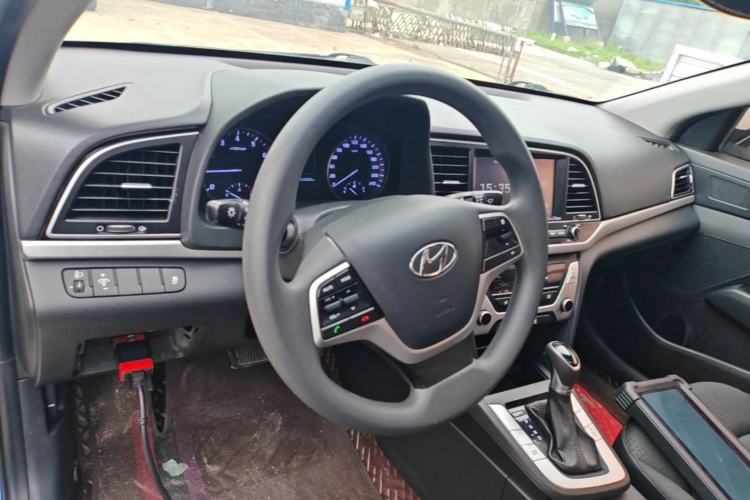 Used Hyundai Elantra (6th Generation / Lingdong) 2016 1.6L Automatic ZhiXuan – Elite Version Center Console