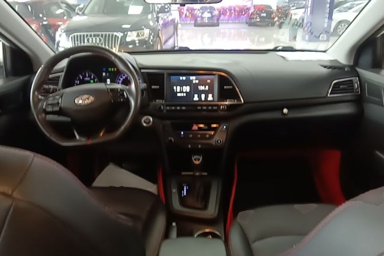 Used Hyundai Elantra (6th Generation / Lingdong) 2016 1.4T Dual-Clutch Xuan Dong · Dynamic Version Center Console