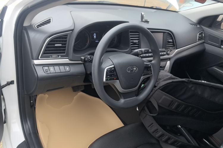 Used Hyundai Elantra (6th Generation / Lingdong) 2016 1.6L Automatic ZhiXuan – Elite Version Center Console