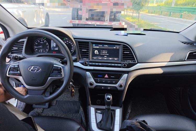 Used Hyundai Elantra (6th Generation / Lingdong) 2016 1.6L Automatic ZhiXuan – Elite Version Center Console
