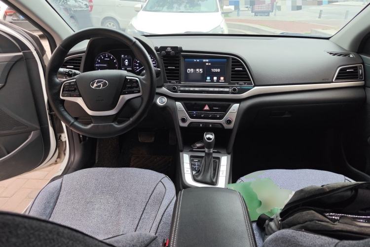 Used Hyundai Elantra (6th Generation / Lingdong) 2016 1.6L Automatic ZhiXuan – Elite Version Center Console