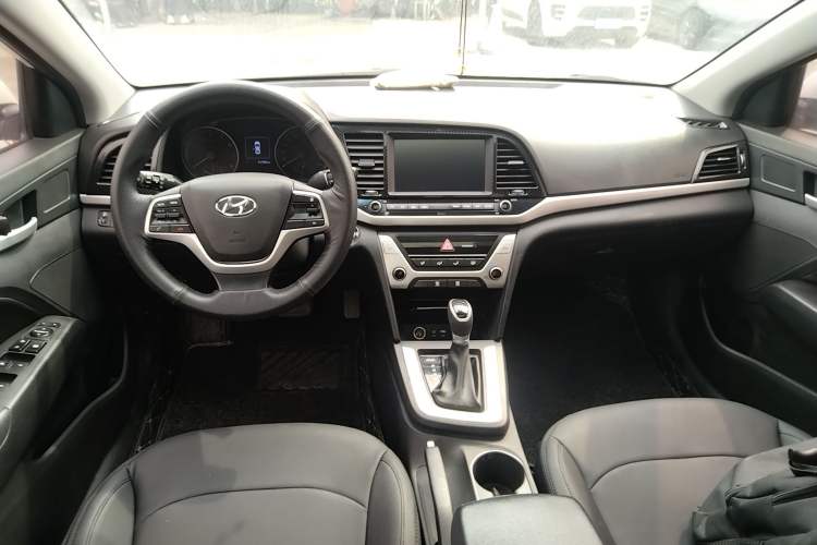 Used Hyundai Elantra (6th Generation / Lingdong) 2016 1.6L Automatic ZhiXuan – Elite Version Center Console
