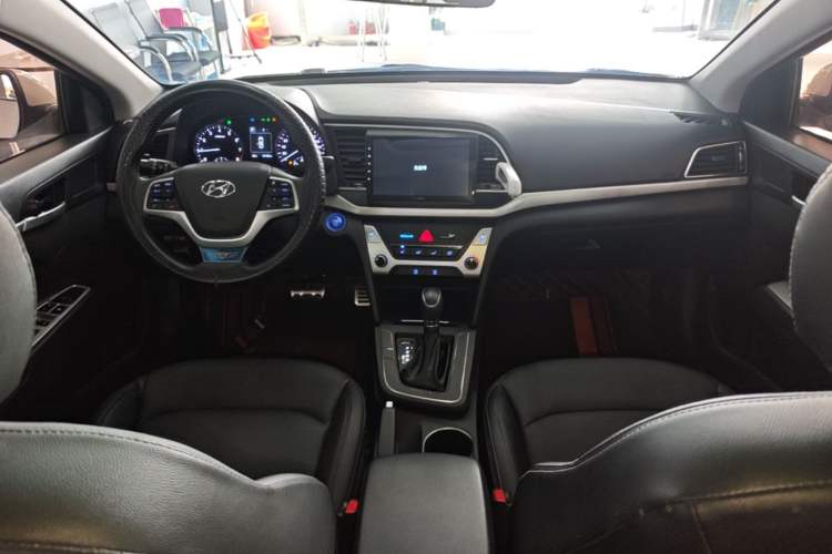 Used Hyundai Elantra (6th Generation / Lingdong) 2016 1.6L Automatic ZhiXuan – Elite Version Center Console