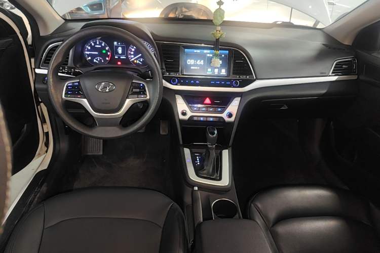Used Hyundai Elantra (6th Generation / Lingdong) 2016 1.6L Automatic ZhiXuan – Elite Version Center Console