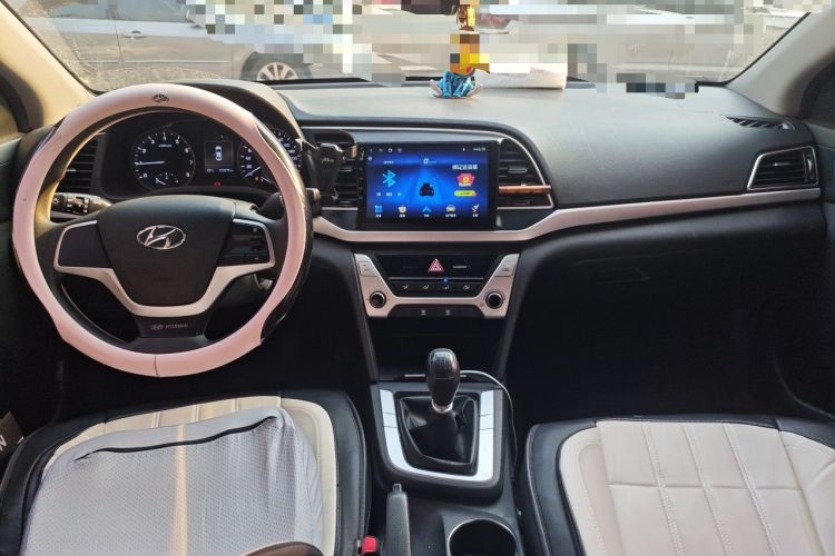 Used Hyundai Elantra (6th Generation / Lingdong) 2016 1.6L Manual ZhiXuan·Youth Edition Center Console