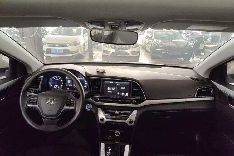 Used Hyundai Elantra (6th Generation / Lingdong) 2016 1.6L Automatic ZhiXuan – Elite Version Center Console