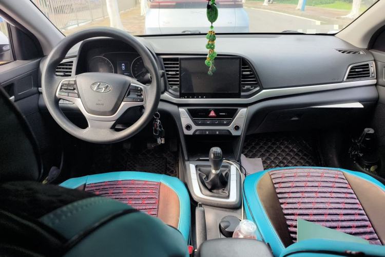 Used Hyundai Elantra (6th Generation / Lingdong) 2016 1.6L Manual ZhiXuan · Dynamic Model Center Console