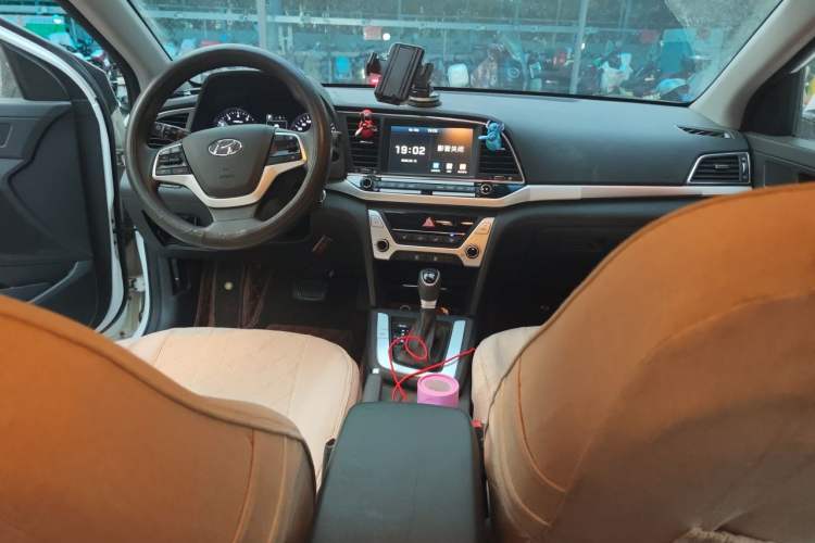 Used Hyundai Elantra (6th Generation / Lingdong) 2016 1.6L Automatic ZhiXuan – Elite Version Center Console