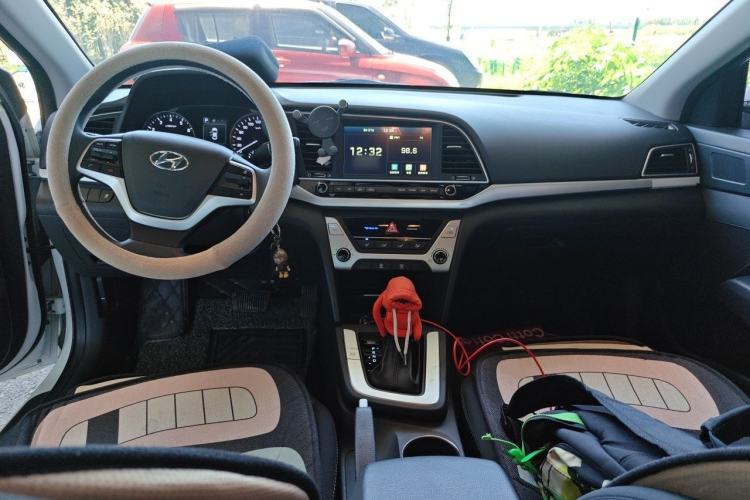 Used Hyundai Elantra (6th Generation / Lingdong) 2016 1.6L Automatic ZhiXuan – Elite Version Center Console