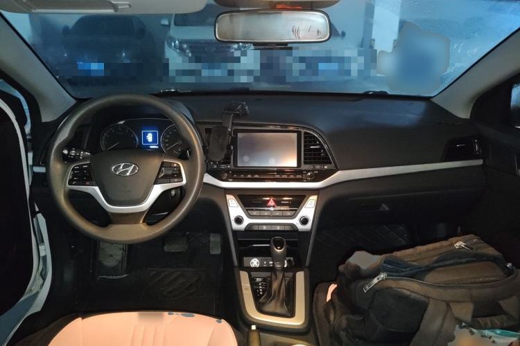 Used Hyundai Elantra (6th Generation / Lingdong) 2016 1.6L Automatic ZhiXuan – Elite Version Center Console