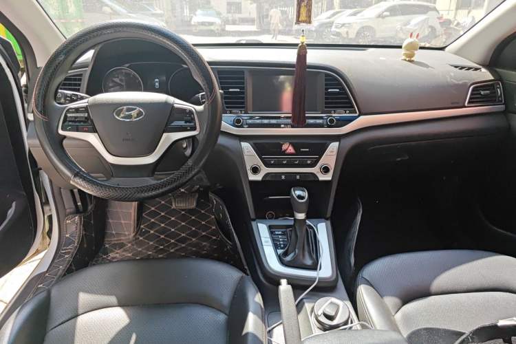 Used Hyundai Elantra (6th Generation / Lingdong) 2016 1.6L Automatic ZhiXuan – Elite Version Center Console