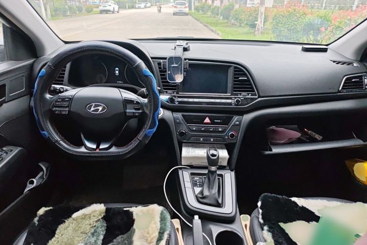 Used Hyundai Elantra (6th Generation / Lingdong) 2016 1.4T Dual-Clutch Xuan Dong · Dynamic Version Center Console