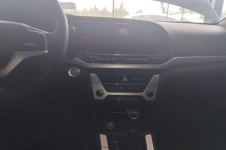 Used Hyundai Elantra (6th Generation / Lingdong) 2016 1.6L Automatic ZhiXuan – Elite Version Center Console