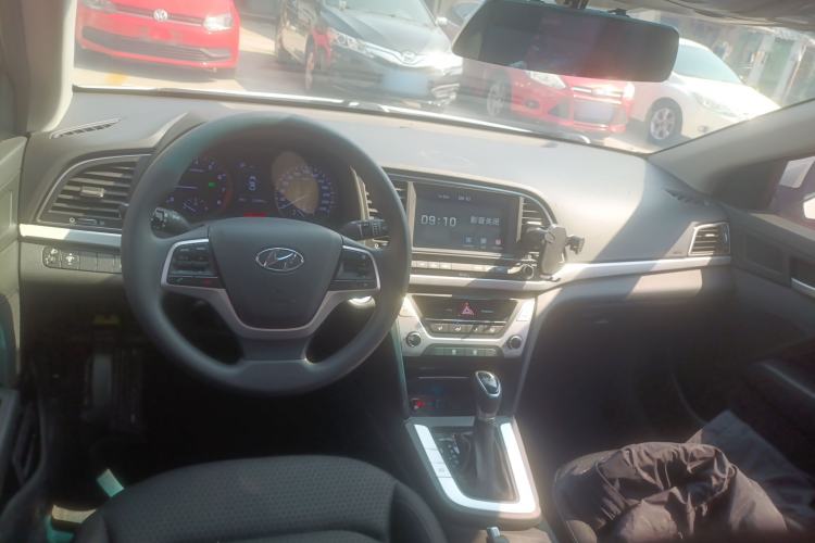 Used Hyundai Elantra (6th Generation / Lingdong) 2016 1.6L Automatic ZhiXuan – Elite Version Center Console