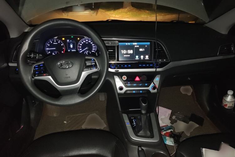 Used Hyundai Elantra (6th Generation / Lingdong) 2016 1.6L Automatic ZhiXuan – Elite Version Center Console