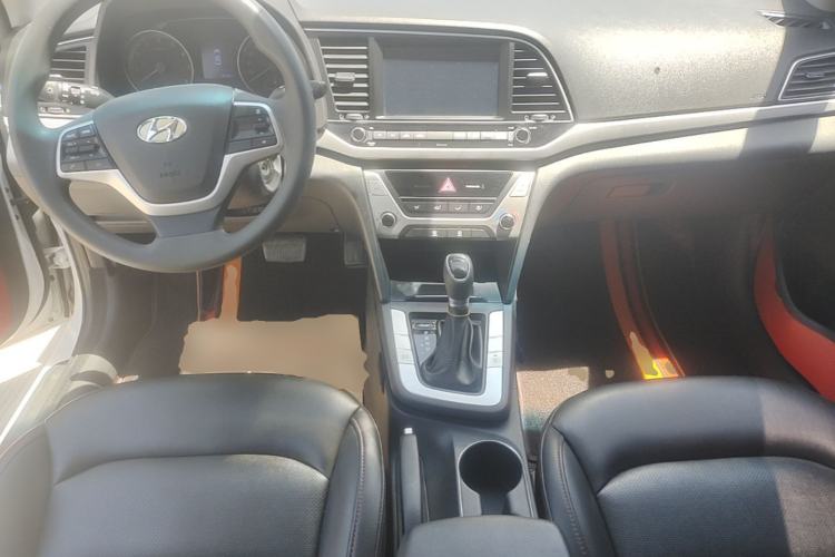 Used Hyundai Elantra (6th Generation / Lingdong) 2016 1.6L Automatic ZhiXuan – Elite Version Center Console