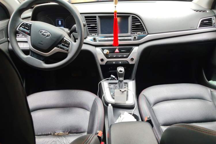 Used Hyundai Elantra (6th Generation / Lingdong) 2016 1.6L Automatic ZhiXuan – Elite Version Center Console