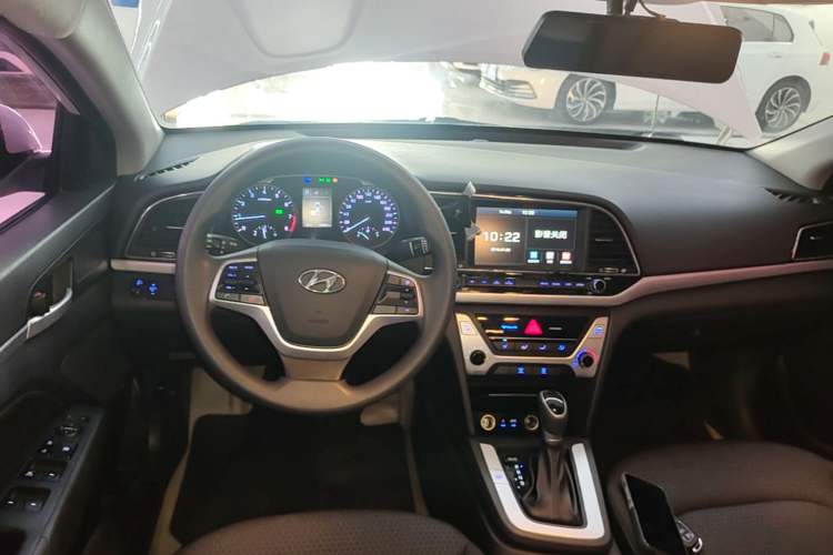 Used Hyundai Elantra (6th Generation / Lingdong) 2016 1.6L Automatic ZhiXuan – Elite Version Center Console