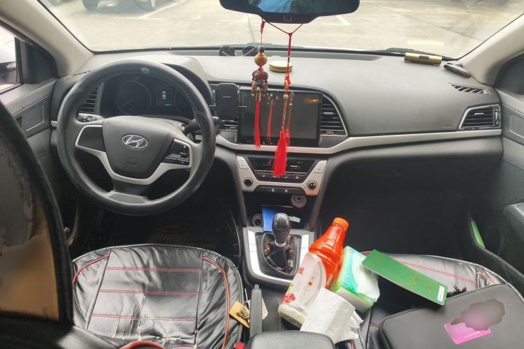 Used Hyundai Elantra (6th Generation / Lingdong) 2016 1.6L Manual ZhiXuan·Youth Edition Center Console