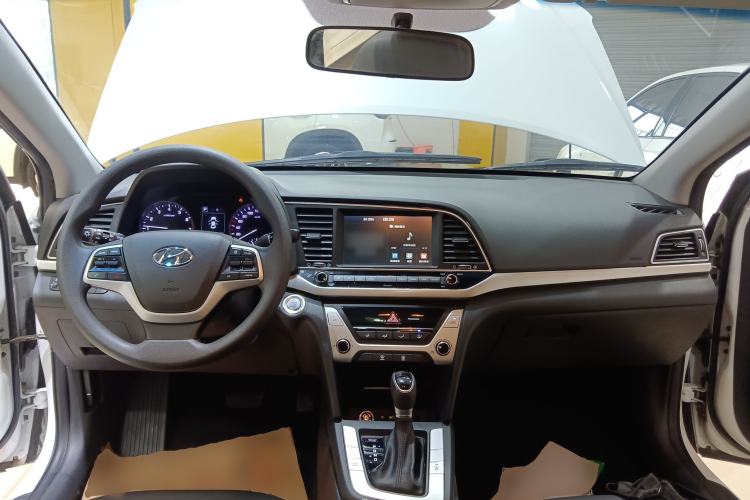 Used Hyundai Elantra (6th Generation / Lingdong) 2016 1.6L Automatic ZhiXuan – Elite Version Center Console