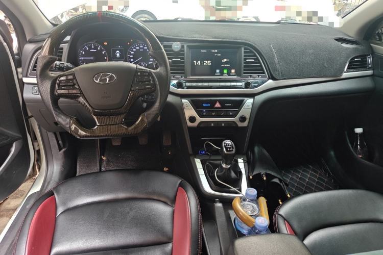 Used Hyundai Elantra (6th Generation / Lingdong) 2016 1.6L Manual ZhiXuan · Dynamic Model Center Console
