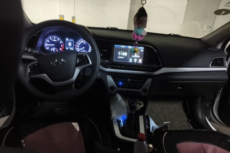Used Hyundai Elantra (6th Generation / Lingdong) 2016 1.6L Automatic ZhiXuan – Elite Version Center Console