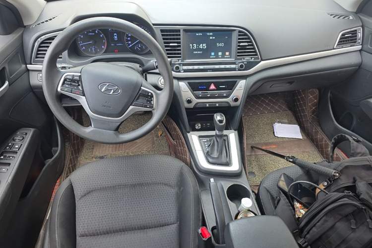 Used Hyundai Elantra (6th Generation / Lingdong) 2016 1.6L Automatic ZhiXuan – Elite Version Center Console