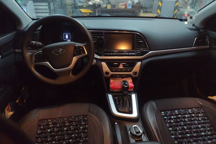 Used Hyundai Elantra (6th Generation / Lingdong) 2016 1.6L Automatic ZhiXuan – Elite Version Center Console