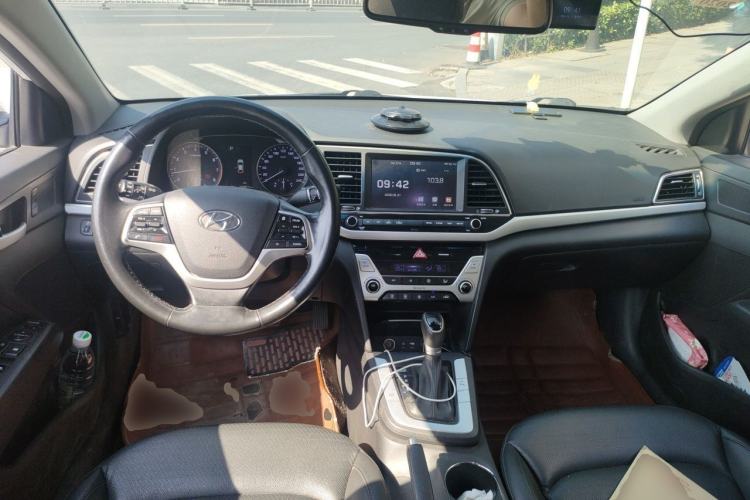 Used Hyundai Elantra (6th Generation / Lingdong) 2016 1.6L Automatic ZhiXuan · Flagship Edition Center Console