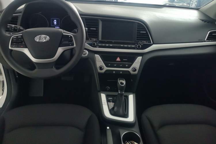 Used Hyundai Elantra (6th Generation / Lingdong) 2016 1.6L Automatic ZhiXuan – Elite Version Center Console