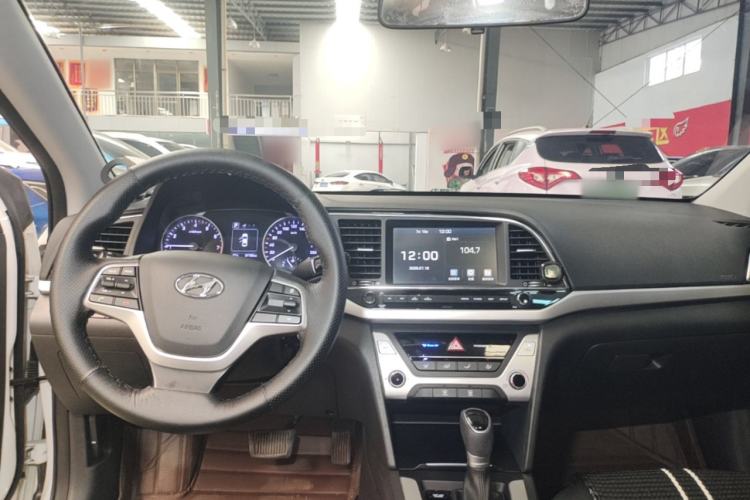 Used Hyundai Elantra (6th Generation / Lingdong) 2016 1.6L Automatic ZhiXuan – Elite Version Center Console