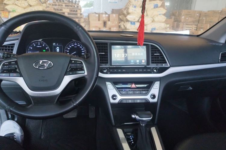 Used Hyundai Elantra (6th Generation / Lingdong) 2016 1.6L Automatic ZhiXuan – Elite Version Center Console