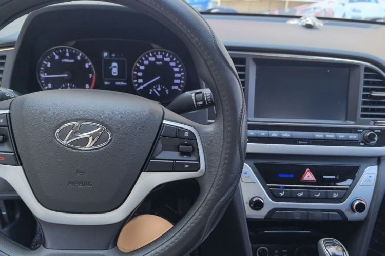 Used Hyundai Elantra (6th Generation / Lingdong) 2016 1.6L Automatic ZhiXuan – Elite Version Center Console