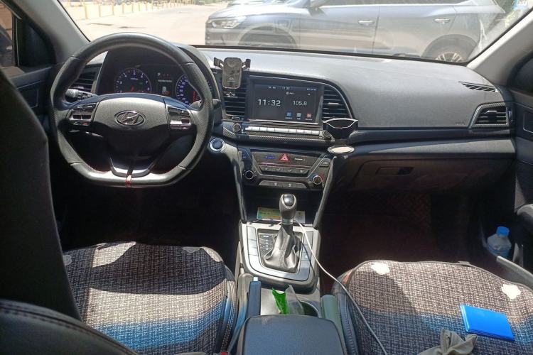 Used Hyundai Elantra (6th Generation / Lingdong) 2016 1.4T Dual-Clutch Xuan Dong · Dynamic Version Center Console