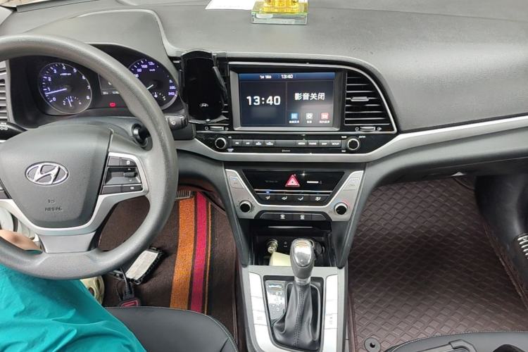 Used Hyundai Elantra (6th Generation / Lingdong) 2016 1.6L Automatic ZhiXuan – Elite Version Center Console
