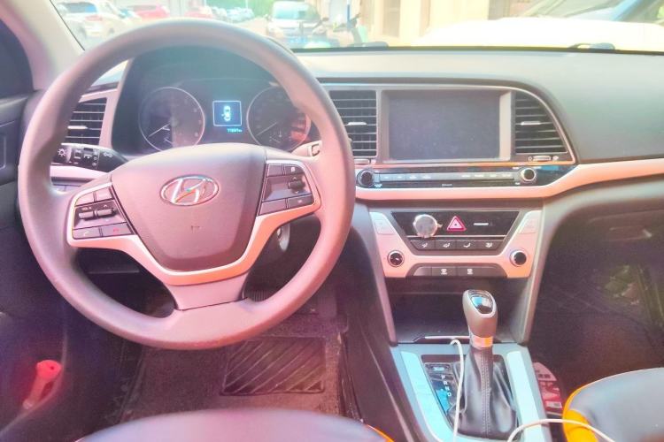 Used Hyundai Elantra (6th Generation / Lingdong) 2016 1.6L Automatic ZhiXuan – Elite Version Center Console