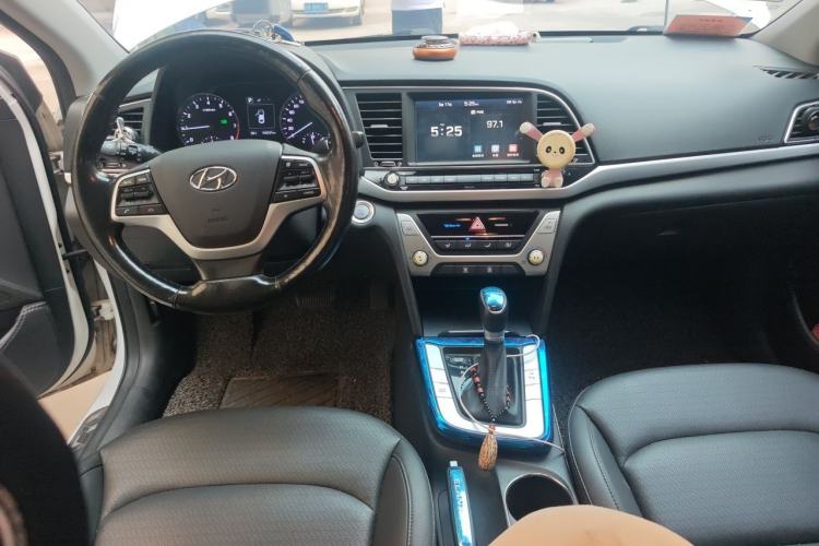 Used Hyundai Elantra (6th Generation / Lingdong) 2016 1.6L Automatic ZhiXuan · Luxury Version Center Console