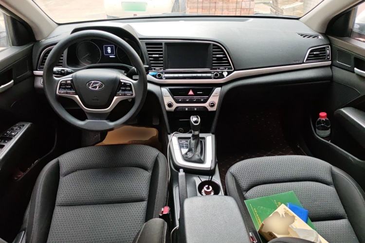 Used Hyundai Elantra (6th Generation / Lingdong) 2016 1.6L Automatic ZhiXuan – Elite Version Center Console
