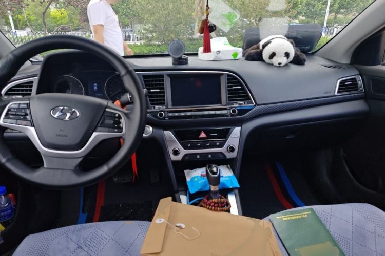 Used Hyundai Elantra (6th Generation / Lingdong) 2016 1.6L Automatic ZhiXuan – Elite Version Center Console