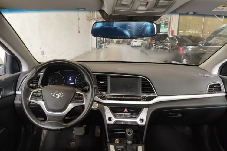 Used Hyundai Elantra (6th Generation / Lingdong) 2016 1.6L Automatic ZhiXuan · Luxury Version Center Console