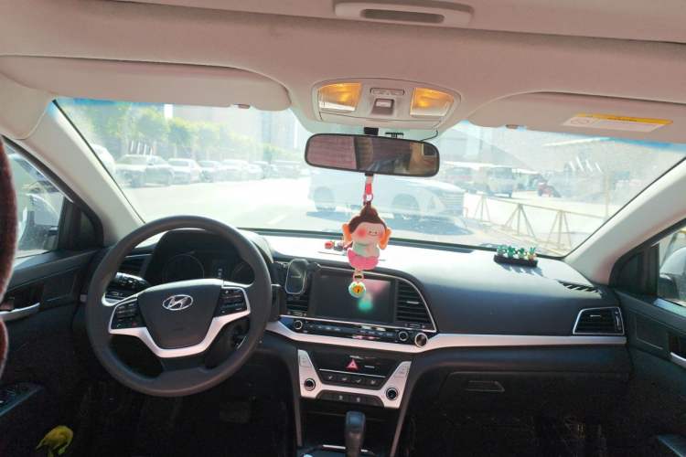Used Hyundai Elantra (6th Generation / Lingdong) 2016 1.6L Automatic ZhiXuan – Elite Version Center Console