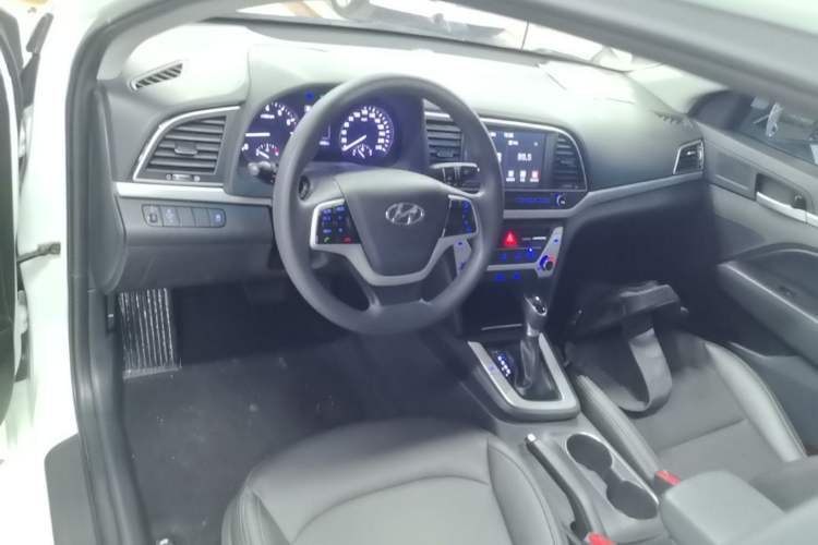 Used Hyundai Elantra (6th Generation / Lingdong) 2016 1.6L Automatic ZhiXuan – Elite Version Center Console