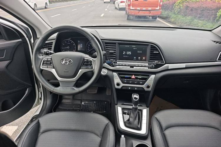 Used Hyundai Elantra (6th Generation / Lingdong) 2016 1.6L Automatic ZhiXuan · Luxury Version Center Console